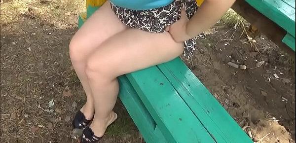  The fleshy thighs girls in outdoors - upskirt